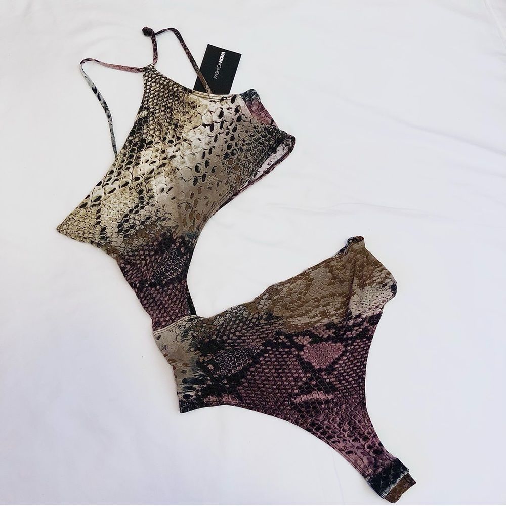NWT FASHION NOVA Serpent Queendom Cut Out Bodysuit